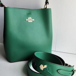 New without tags Coach Town Bucket Bag